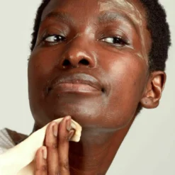 Curtain Call - Masque éclat Rosier Sauvage & Feuille De Fraisier -MÁDARA Boutique 108 221491 4 max