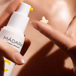 Madara Crème Régénérante Illuminatrice à La Vitamine C -MÁDARA Boutique 108 335102 4 max