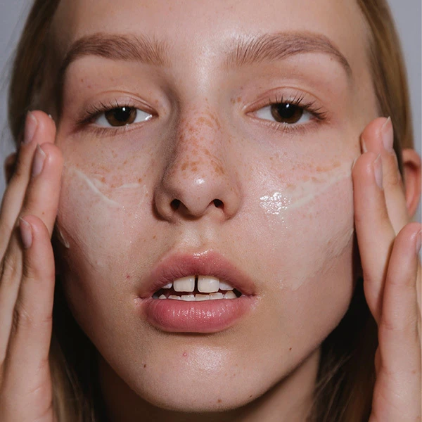 Madara ACNE - Fluide équilibrant Hydra-Derm 4 Madara ACNE - Fluide équilibrant Hydra-Derm – Image 4