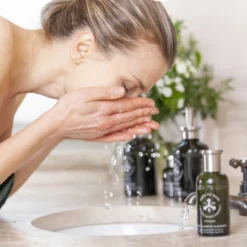 The Clarity Cleanse - Nettoyant Enzymatique Resurfaçant -MÁDARA Boutique 108 352725 3 max