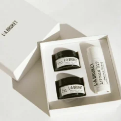 L:A Bruket Coffret Trio Pour Les Lèvres 272 5 L:A Bruket Coffret Trio Pour Les Lèvres 272 -MÁDARA Boutique 108 358332 3 max
