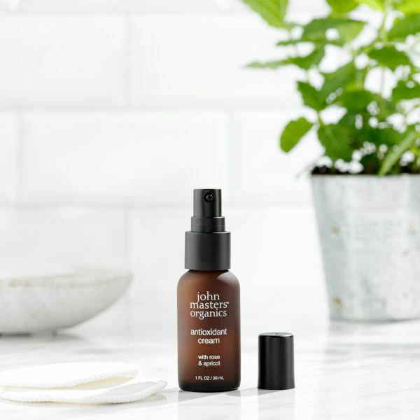 John Masters Organics Crème De Jour Anti-oxydante à La Rose Et à L'Abricot 2 John Masters Organics Crème De Jour Anti-oxydante à La Rose Et à L'Abricot – Image 2
